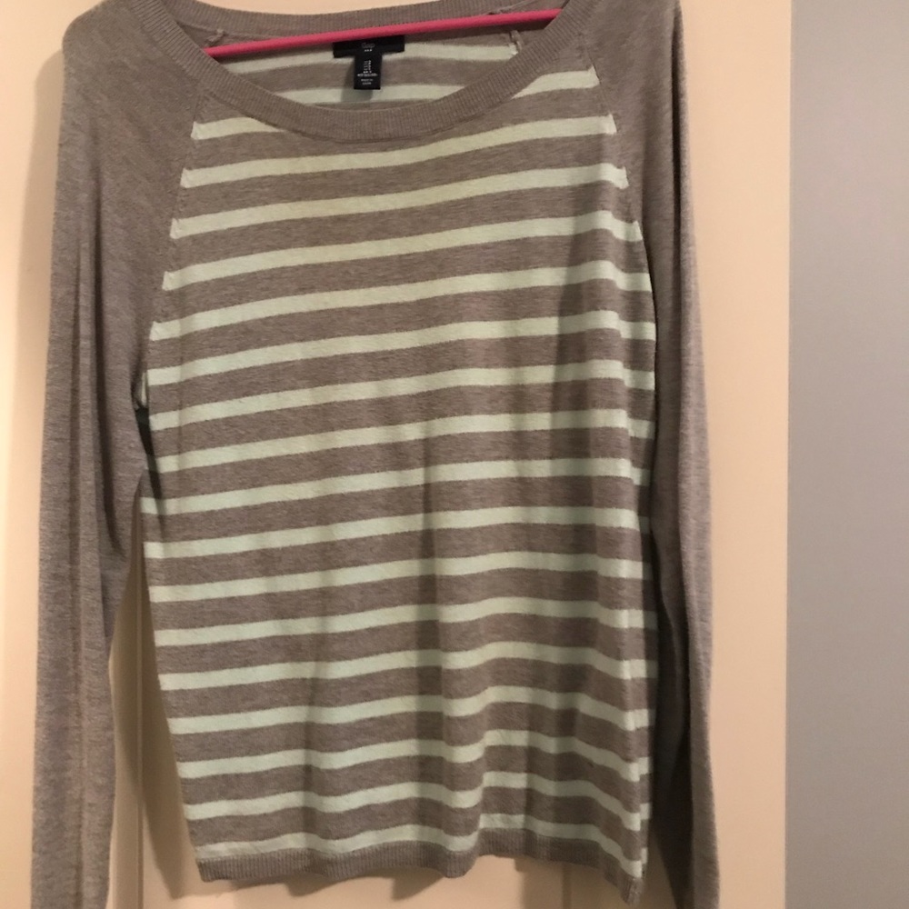 Gap sweater